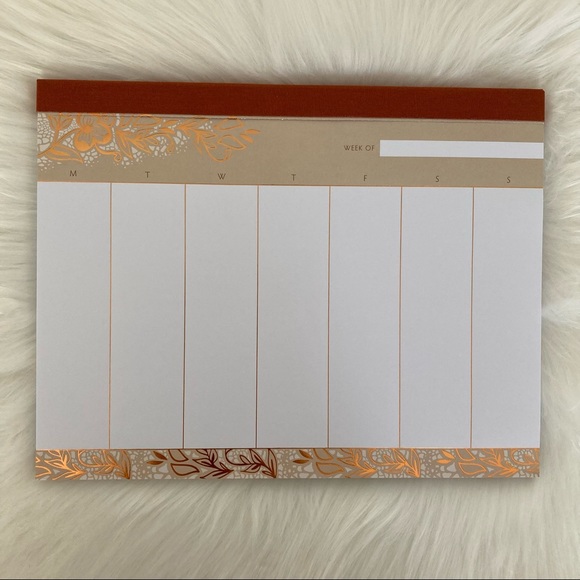 Weekly Desk Calendar - Picture 2 of 5